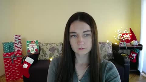 Snapshot of gabby_di chatting on 12.18.24 Jaklin online show from 12.18.24