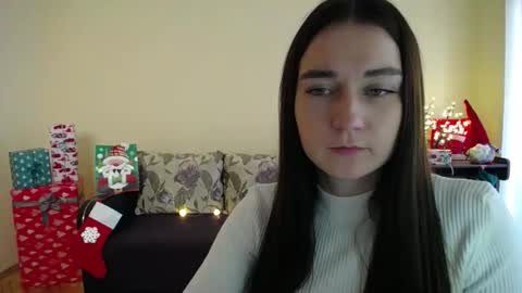 Snapshot of gabby_di chatting on 12.19.24 Jaklin online show from 12.19.24