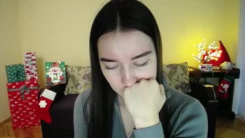 Snapshot of gabby_di chatting on 12.28.24 Jaklin online show from 12.28.24