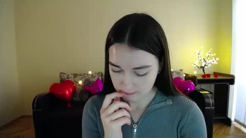 Snapshot of gabby_di chatting on 03.08.25 Jaklin online show from 03.08.25