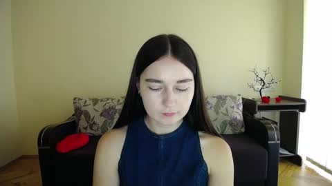 Snapshot of gabby_di chatting on 09.22.25 Jaklin online show from 09.22.25