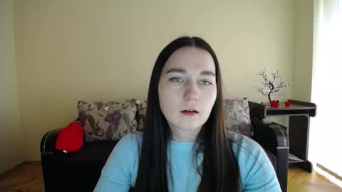 Snapshot of gabby_di chatting on 10.05.25 Jaklin online show from 10.05.25