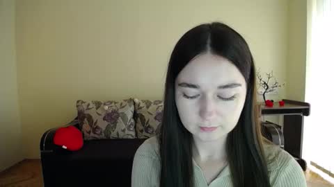 Snapshot of gabby_di chatting on 10.10.25 Jaklin online show from 10.10.25