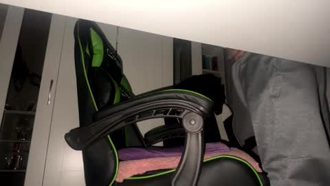 Snapshot of gabeitches16 chatting on 12.04.25 Gabeitches16 online show from 12.04.25