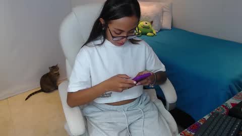 Snapshot of gabriela_morales01 chatting on 02.10.25 . online show from 02.10.25