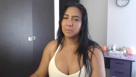 Snapshot of gaby_bluexx chatting on 06.04.26 Gaby Blue online show from 06.04.26