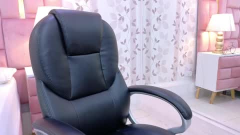 Snapshot of gabymoreau chatting on 05.16.26 gabymoreau online show from 05.16.26