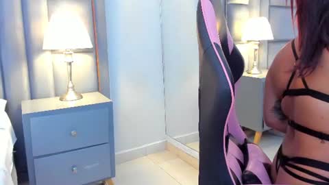 Snapshot of gabymoreau chatting on 06.19.26 gabymoreau online show from 06.19.26
