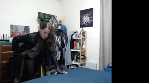 HOT  online show from 01.04.25