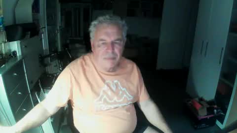 Snapshot of gargamil chatting on 10.07.25 gargamil online show from 10.07.25