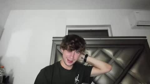 Snapshot of gayndepressed chatting on 09.25.25 Trace online show from 09.25.25