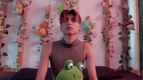 Snapshot of gaze_dream chatting on 11.30.25 HAN online show from 11.30.25