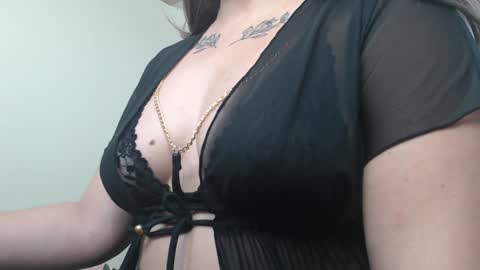 Snapshot of genesisgems11_ chatting on 12.31.24 Genesis online show from 12.31.24