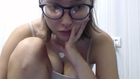 genev__ievee online show from 11.13.25