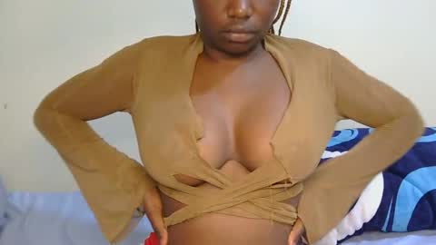 Snapshot of geni_smart chatting on 11.07.25 Luciana online show from 11.07.25