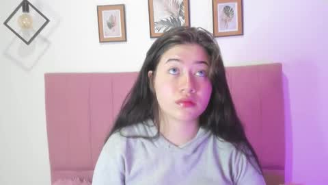Snapshot of gennesis_love chatting on 10.11.25 Sofia online show from 10.11.25