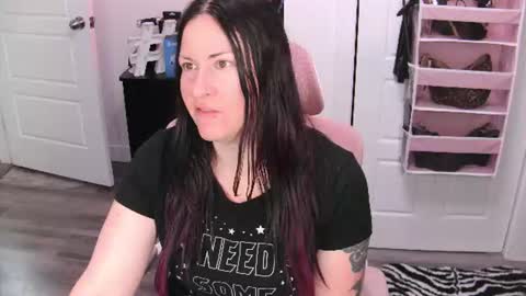 Snapshot of gennyrock chatting on 07.04.26 Genny Rock and online show from 07.04.26