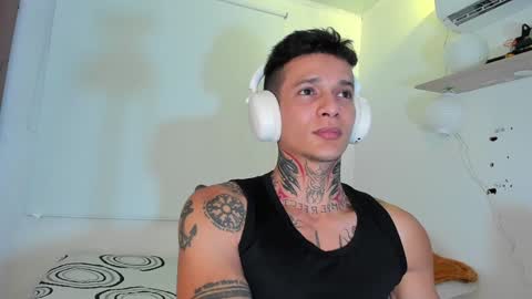 independent model online show from 12.31.24