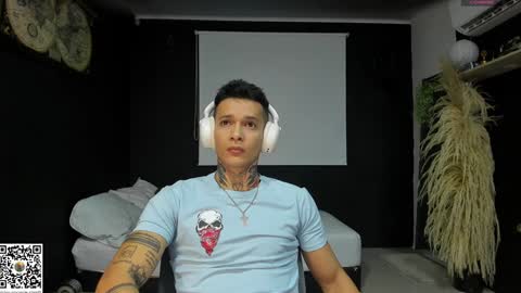 independent model online show from 01.22.25