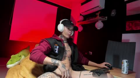 independent model online show from 01.23.25