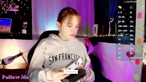 Snapshot of georgina_moschino chatting on 07.15.26 georgina_moschino online show from 07.15.26