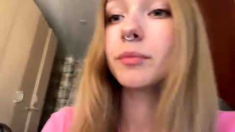 Snapshot of gertrudeuran chatting on 06.17.26 Sophie online show from 06.17.26