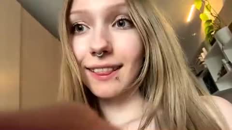 Snapshot of gertrudeuran chatting on 06.29.26 Sophie online show from 06.29.26