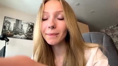 Snapshot of gertrudeuran chatting on 07.14.26 Sophie online show from 07.14.26