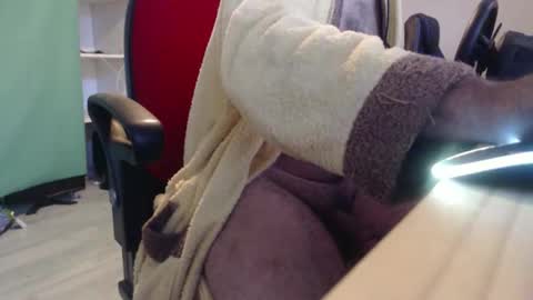 Snapshot of ghostatitude chatting on 12.01.25 ghostatitude online show from 12.01.25