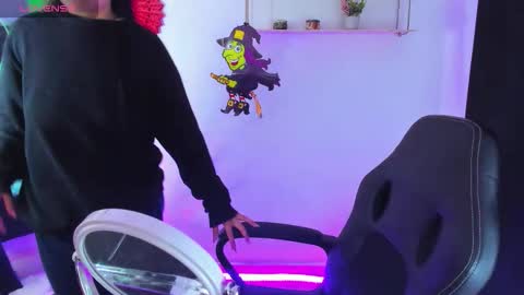 giaaaa   online show from 10.20.25