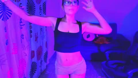 Snapshot of gia_flame_ chatting on 10.28.25 gia_flame_ online show from 10.28.25