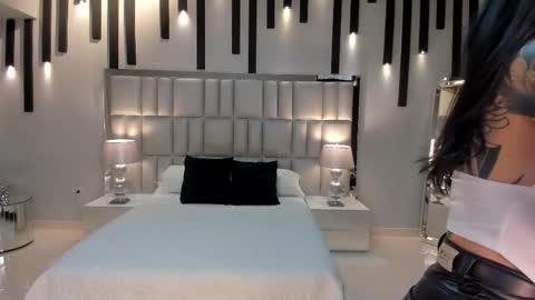 Gia Ferrera online show from 11.23.25