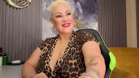 Snapshot of gianellacox chatting on 03.25.26 online show from 03.25.26