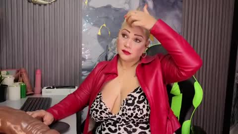Snapshot of gianellacox chatting on 03.31.26 online show from 03.31.26