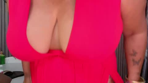 Snapshot of gianellacox chatting on 04.10.26 online show from 04.10.26