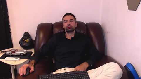Snapshot of gianni_lion chatting on 10.19.25 Gianni online show from 10.19.25