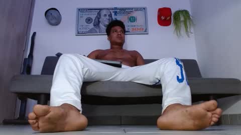 Snapshot of giant_feet chatting on 05.12.26 BOSS online show from 05.12.26