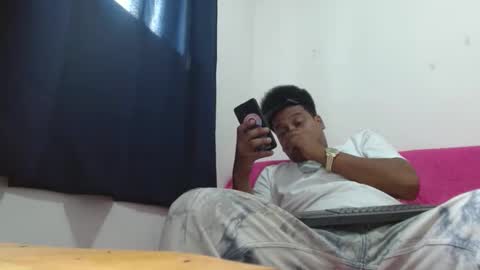 Snapshot of giant_feet chatting on 05.19.26 BOSS online show from 05.19.26