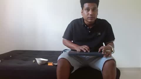 Snapshot of giant_feet chatting on 06.19.26 BOSS online show from 06.19.26