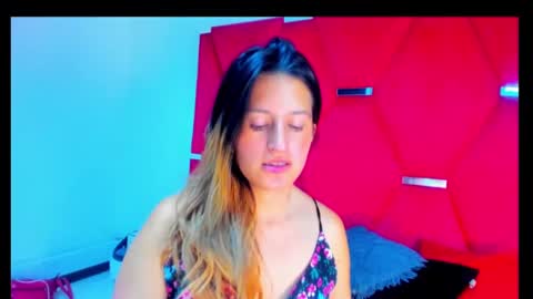 Snapshot of giaroussel chatting on 01.31.25 GiaRoussel online show from 01.31.25