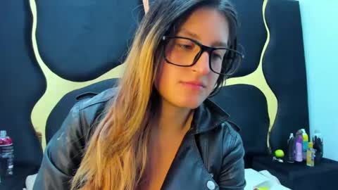 Snapshot of giaroussel chatting on 02.01.25 GiaRoussel online show from 02.01.25