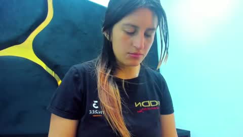 Snapshot of giaroussel chatting on 02.25.25 GiaRoussel online show from 02.25.25