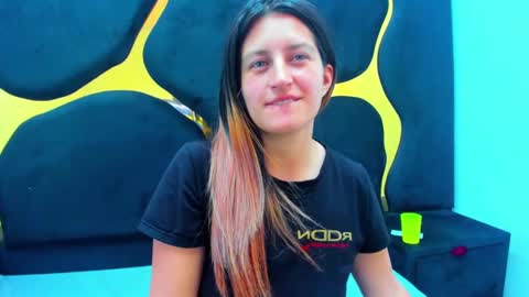 Snapshot of giaroussel chatting on 02.25.25 GiaRoussel online show from 02.25.25