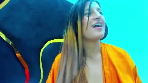 Snapshot of giaroussel chatting on 02.26.25 GiaRoussel online show from 02.26.25