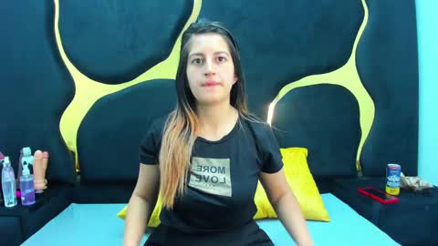 Snapshot of giaroussel chatting on 03.05.25 GiaRoussel online show from 03.05.25