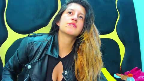 Snapshot of giaroussel chatting on 03.08.25 GiaRoussel online show from 03.08.25