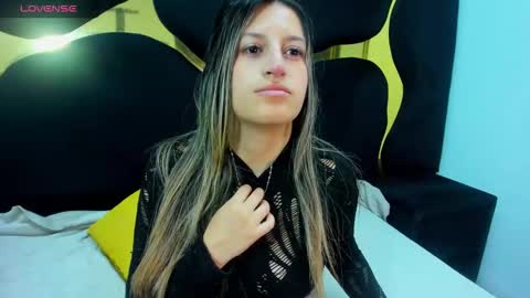 Snapshot of giaroussel chatting on 10.31.25 GiaRoussel online show from 10.31.25