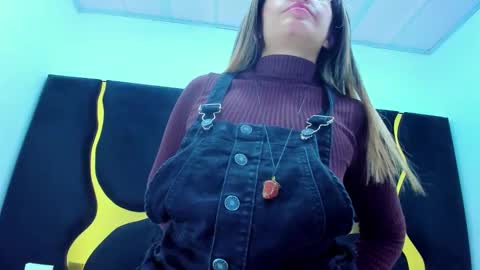 Snapshot of giaroussel chatting on 11.29.25 GiaRoussel online show from 11.29.25