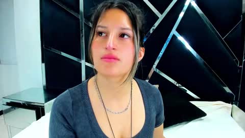 Snapshot of giaroussel chatting on 12.14.25 GiaRoussel online show from 12.14.25