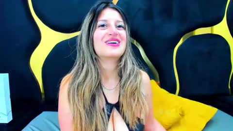 Snapshot of giaroussel chatting on 12.15.25 GiaRoussel online show from 12.15.25